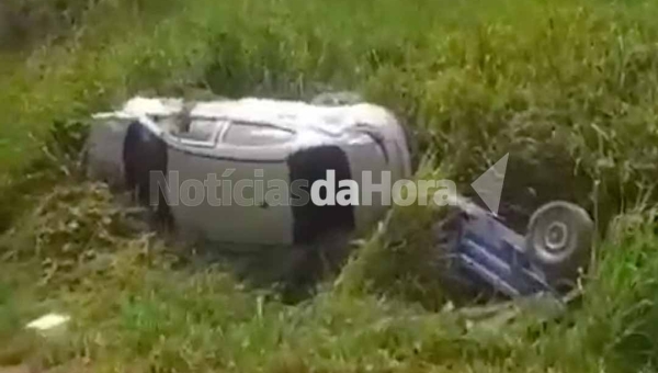 Condutor perder o controle do veículo, que capota e cai em ribanceira na estrada de Manoel Urbano
