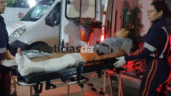 Colisão entre moto e carro deixa dois feridos em Epitaciolândia; vítimas são encaminhadas ao PS da Capital