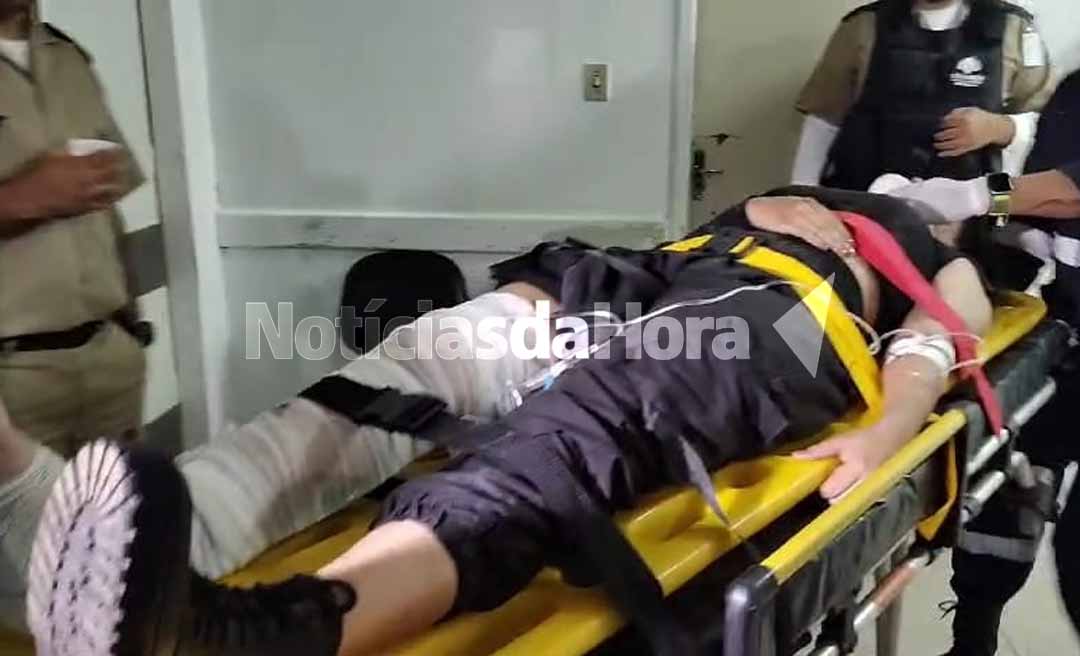 Condutora de motocicleta colide na traseira de ônibus na Amadeu Barbosa; vítima teve fratura exposta