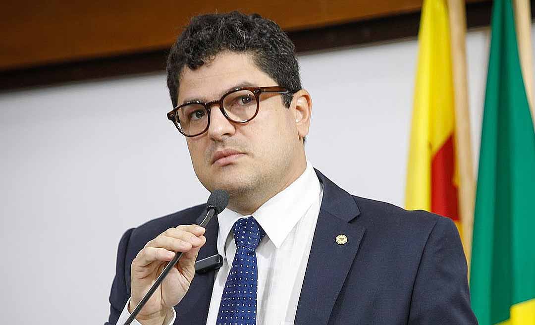 Vice-líder do governo garante transparência e continuidade dos serviços de saúde em meio a questionamentos sobre contratos da Sesacre