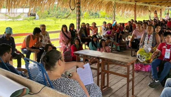 Governo do Acre fortalece diálogo e apoio à população indígena em Feijó durante 1ª Assembleia de Mulheres do Alto Rio Envira