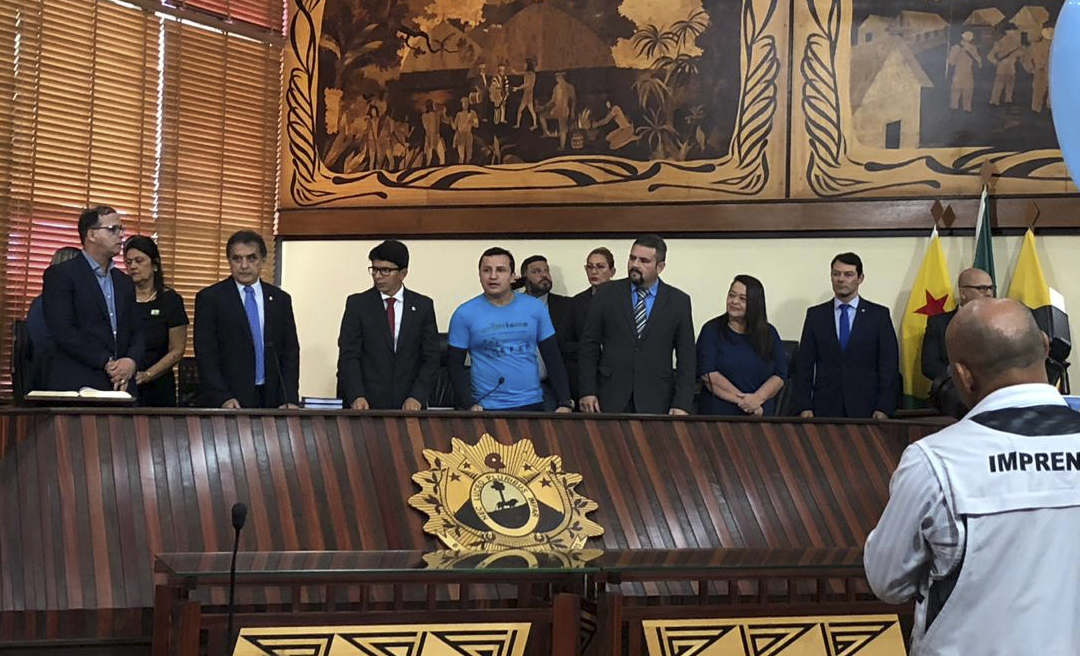 Deputados estaduais realizam sessão para tratar sobre o autismo sem intérprete de Libras