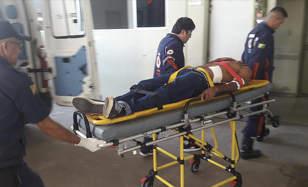 Na Estação, assaltante faz refém, reage a voz de prisão e leva um tiro no abdômen