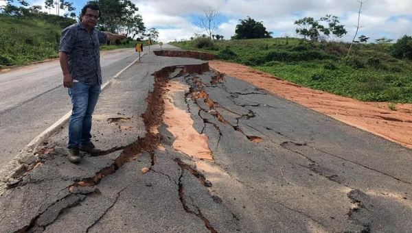 Luiz Gonzaga denuncia péssimas condições da BR-364 entre Sena e Feijó