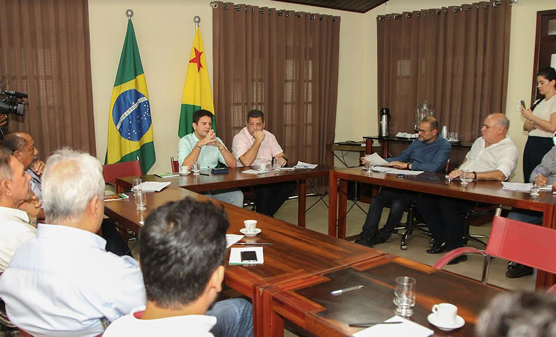 Em crise, representantes da construção civil se reúnem com Gladson e Rocha
