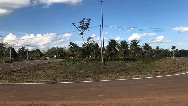Governo recupera e entrega trecho da AC-40 sinalizado e com ciclovias em Senador Guiomard