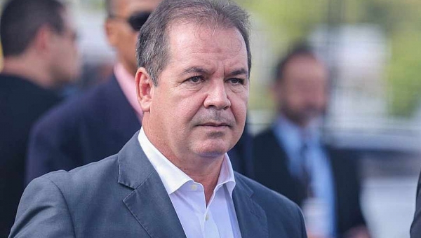 Justiça suspende processo de Tião Viana contra jornalista que chamou ex-governador de 'coiote'