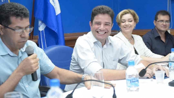 Governo se reúne com classe empresarial para discutir lançamento do Refis