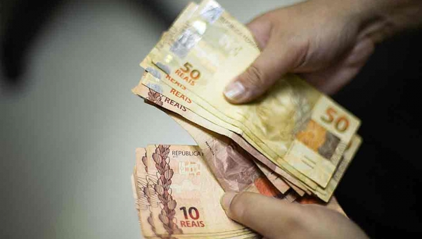 Aprovada em comissão, LDO prevê salário mínimo de R$ 1.040 em 2020