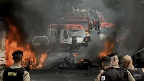 Queda de avião em bairro residencial de Belo Horizonte deixa três mortos