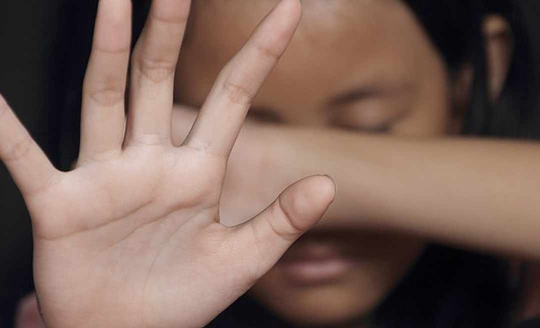 Homem estupra estudante que saía do Enem e é preso após esquecer CNH no local