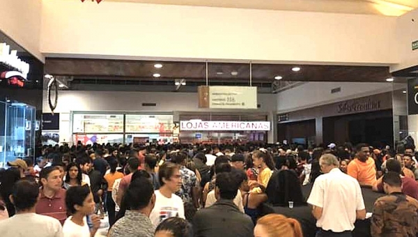 Black Friday atrai multidão ao Via Verde Shopping na madrugada desta sexta-feira