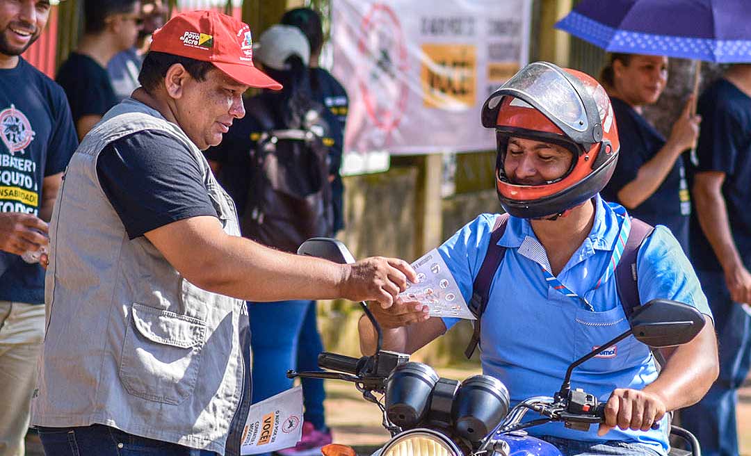 Prefeitura de Rio Branco realiza Blitz Educativa de combate ao mosquito da dengue no Adalberto Sena