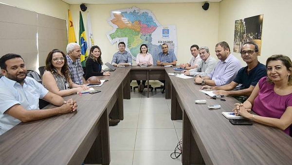 Prefeita Socorro Neri recebe representantes da Embrapa e IPAM para discutir parceria