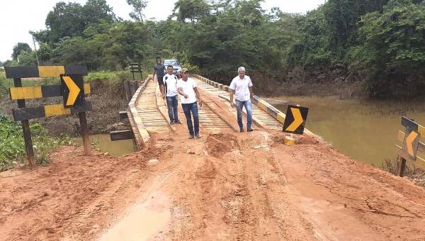 Prefeitura recupera cabeceira e aumenta vão da ponte sobre o Igarapé Liberdade no Belo Jardim 3