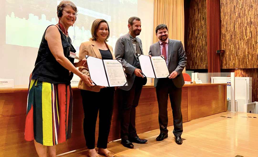 Socorro Neri assina adesão de Rio Branco à plataforma Cities With Nature