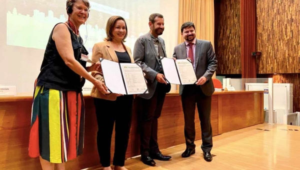 Socorro Neri assina adesão de Rio Branco à plataforma Cities With Nature