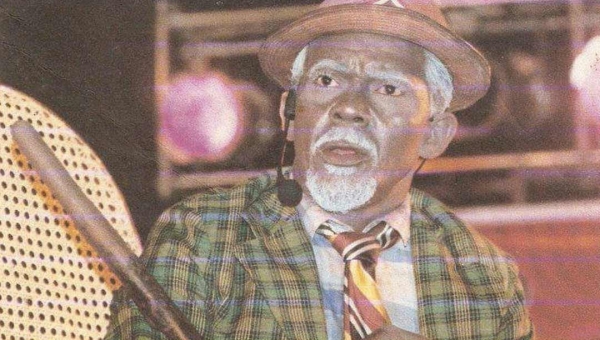 Morre o ator e humorista Tancredo Silva, o Velho Justino