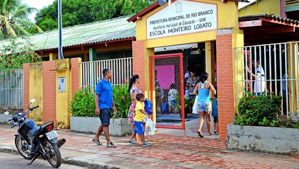 Prefeita Socorro Neri dá início ao ano letivo nas escolas municipais nesta segunda-feira