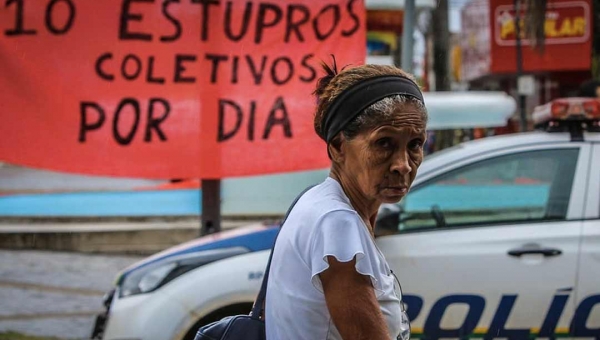 O silêncio e os olhos fechados tornam mais forte a agressão e o agressor