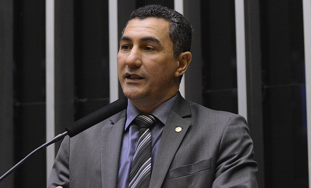 Jesus Sérgio apresenta emendas contra congelamento de salário dos servidores públicos