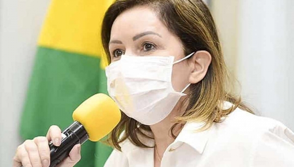 Dando exemplo, Socorro Neri trabalha em sistema de quarentena