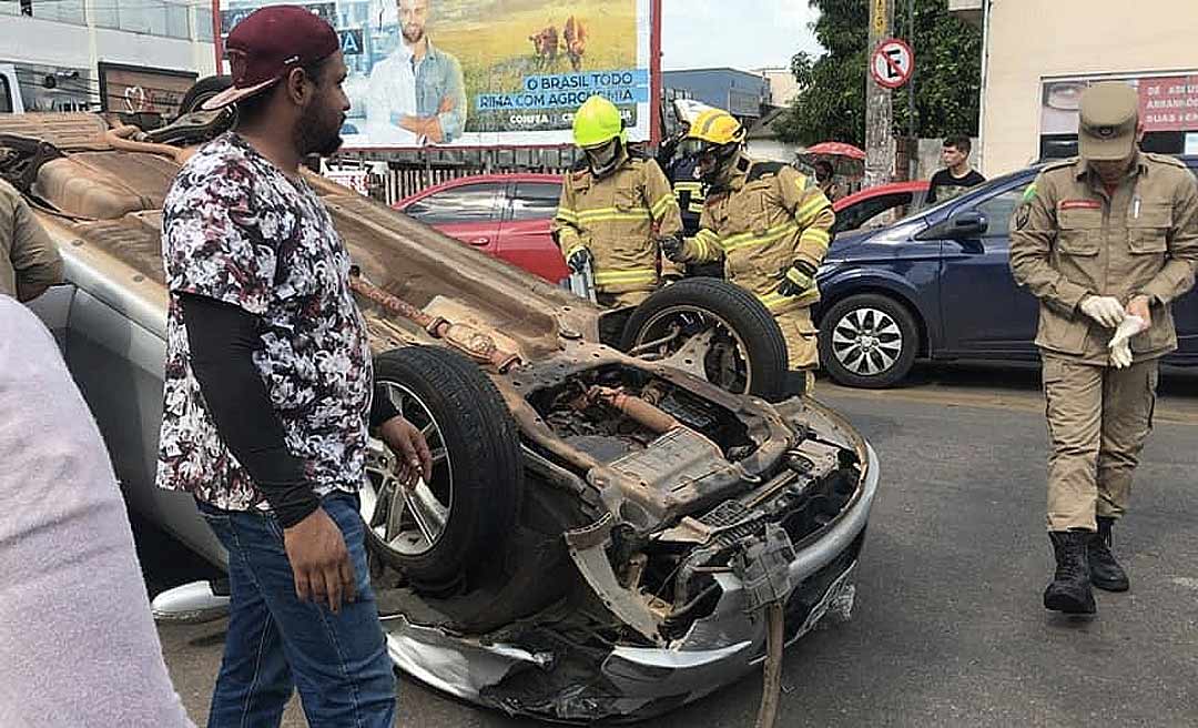 Motorista capota carro na avenida Getúlio Vargas após desmaiar ao volante