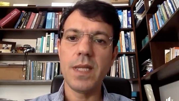 Imunidade de rebanho é "uma idéia maluca. Loucura", diz Thor Dantas