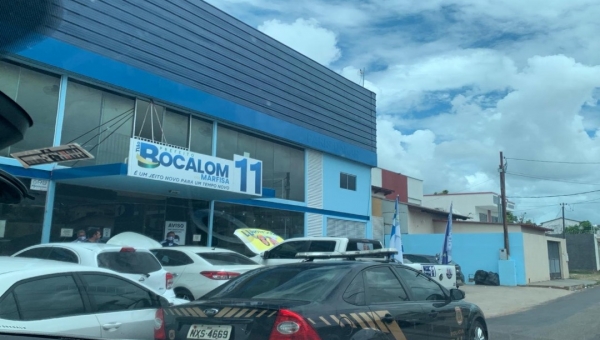 Militante do PP é conduzido pela PF após adesivar carro em frente do comitê de Bocalom