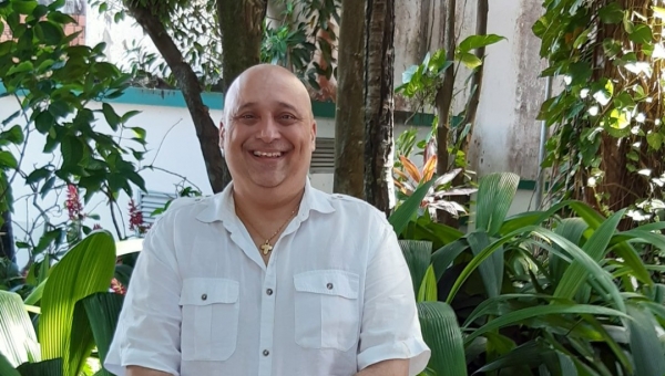 Com Covid-19, colunista social Vagno Di Paula é intubado no Into