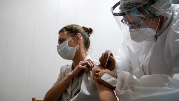 Rússia diz que já vacinou 100 mil pessoas contra Covid-19 e pretende chegar a 2 milhões ainda em dezembro