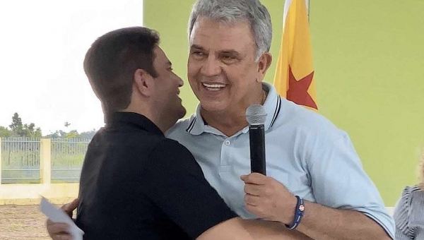 "Ninguém pode ser candidato de si mesmo. Tenho que sentar com o Gladson", diz Petecão sobre possível candidatura ao governo