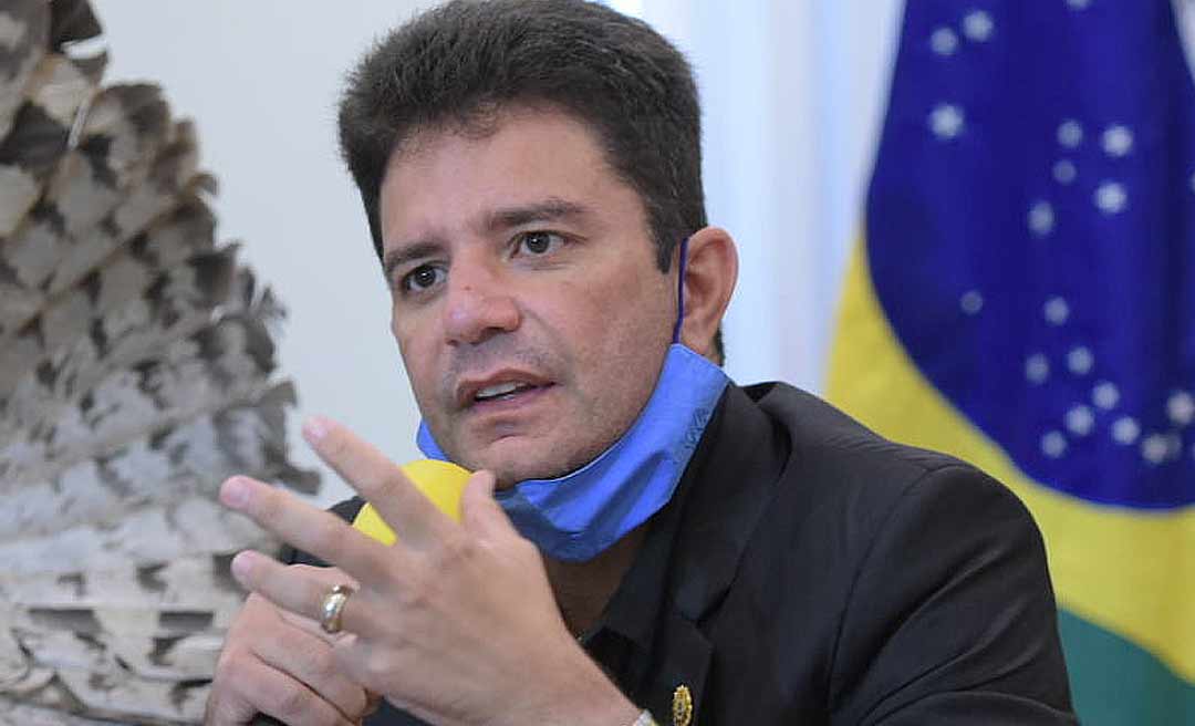 Em live, Cameli anuncia que 13º estará disponível no fim de semana e pede que vacina "não seja politizada"