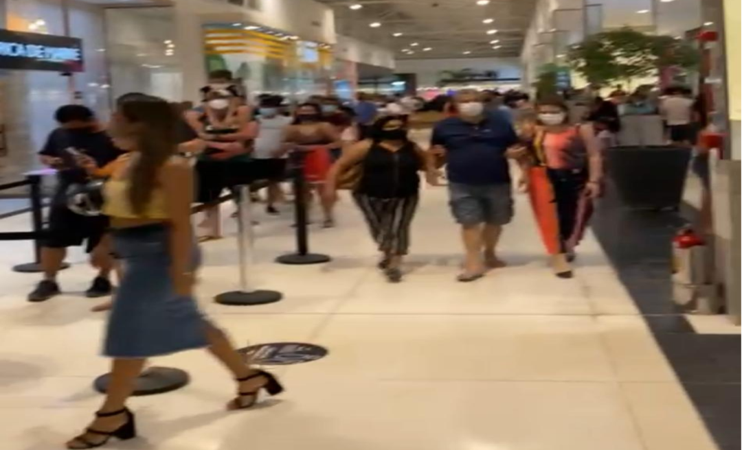 Fila gigantesca é registrada no Via Verde Shopping para pagamento de estacionamento 