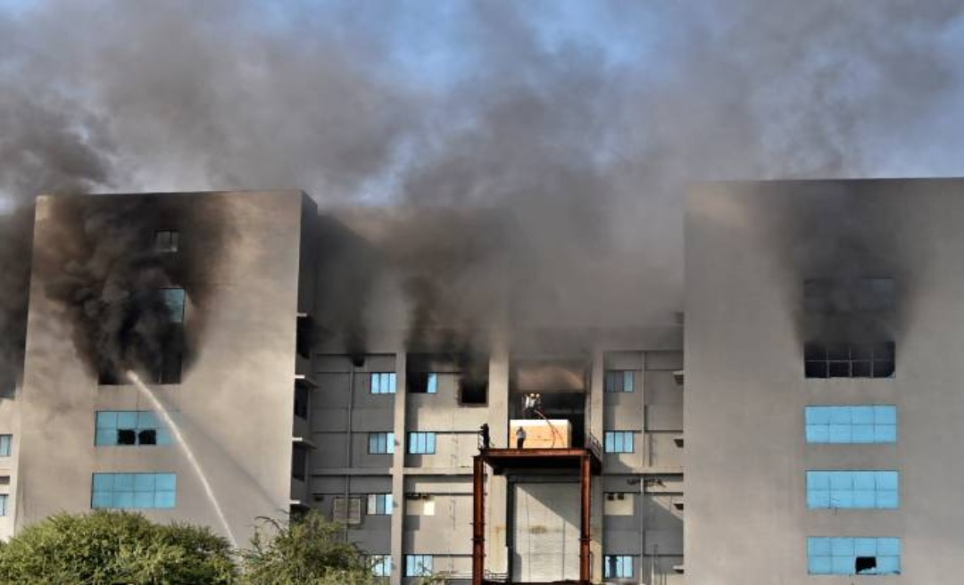 Incêndio atinge sede da maior fabricante de vacinas do mundo na Índia 