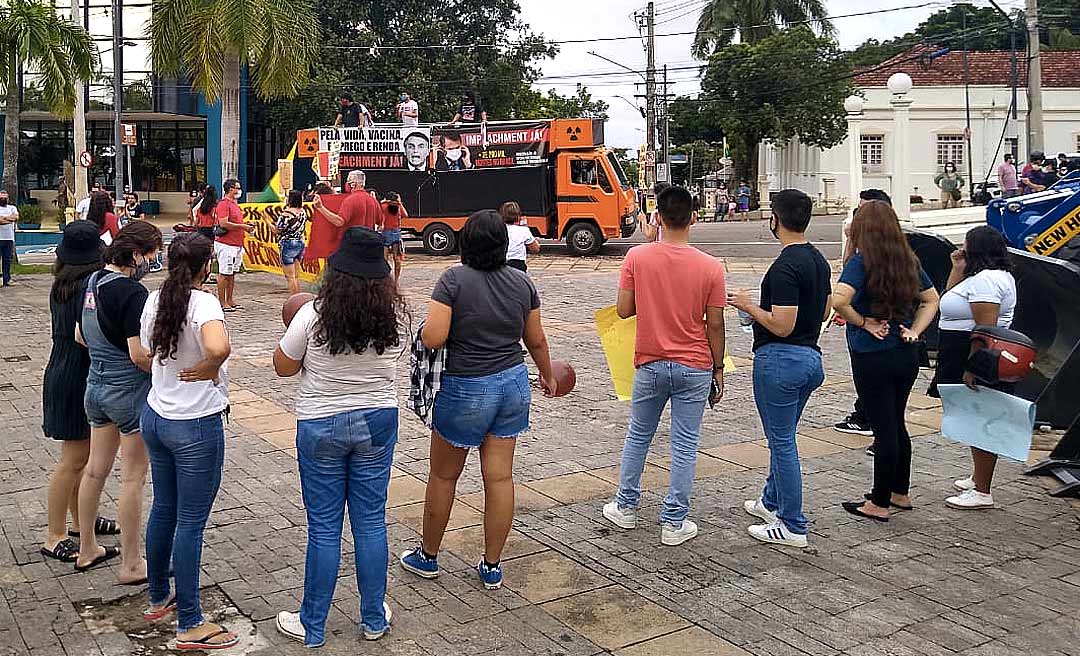 Ato contra Bolsonaro no Acre tem pedido de impeachment e críticas a Bocalom