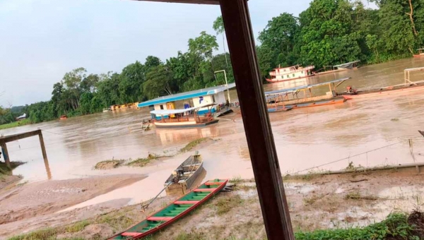 Rio Jordão apresenta sinais de vazante, após dias de caos para os moradores