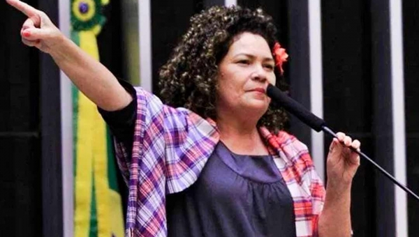 Deputada Perpétua Almeida garante R$ 10 milhões para compra de vacinas pro Acre
