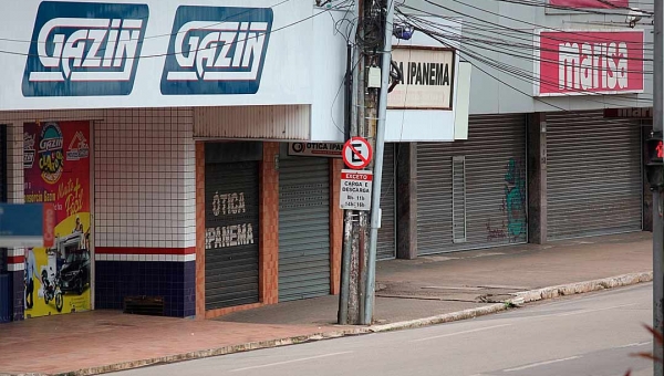 Com restrições, estabelecimentos voltam a funcionar nesta segunda; decreto impõe lockdown nos fins de semana e feriados