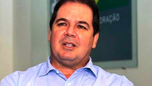 Tião Viana defende vacinação imediata dos brasileiros e aconselha: “olha além do horizonte”