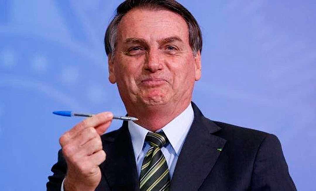 Bolsonaro veta possibilidade de estados e municípios de vacinarem suas populações