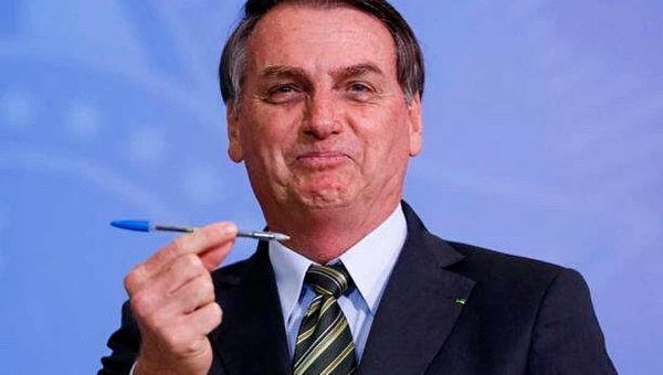 Bolsonaro veta possibilidade de estados e municípios de vacinarem suas populações