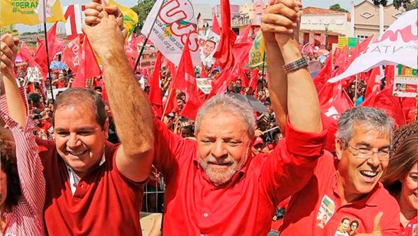 "Lula livre. Justiça!", diz Tião Viana sobre decisão de Fachin que anula condenações do ex-presidente