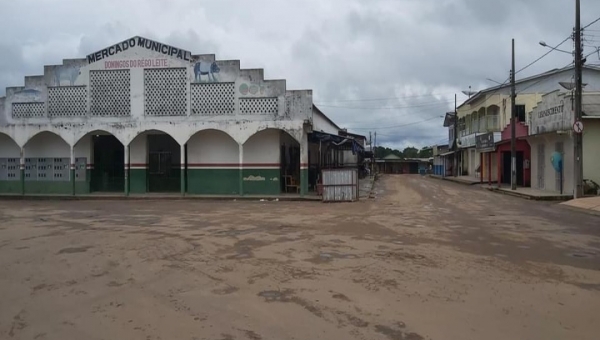 Com medo da covid-19, tarauacaenses aderem ao decreto de restrições e ruas ficam desertas