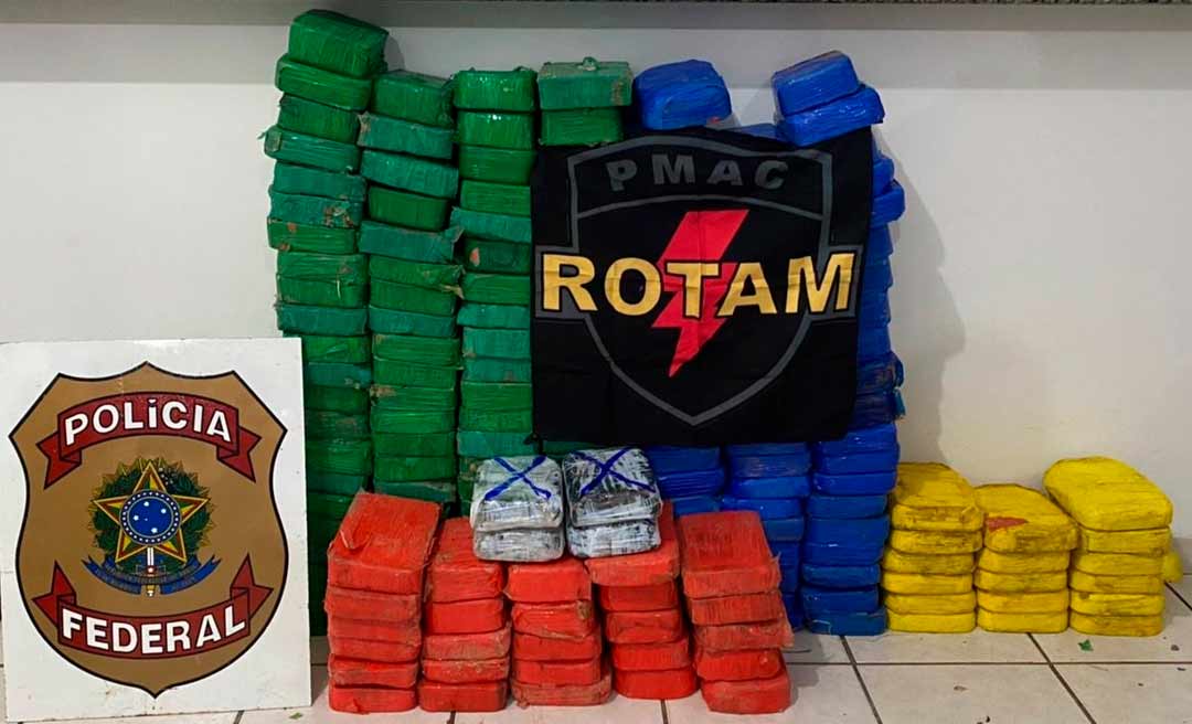 Forças de segurança interceptam veiculo com placas de MG com 196 quilos de oxidado de cocaína