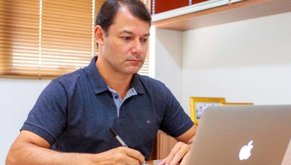 Roberto Duarte propõe aumentar Auxílio do Bem para R$ 300 e incluir beneficiários do Bolsa Família