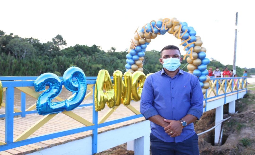 Prefeito Naudo Ribeiro entrega passarela no dia do aniversário de Jordão