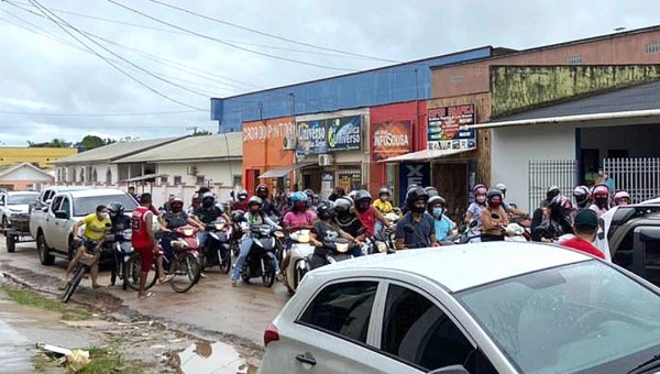 Professores da rede estadual fazem protesto nesta terça-feira, em Tarauacá