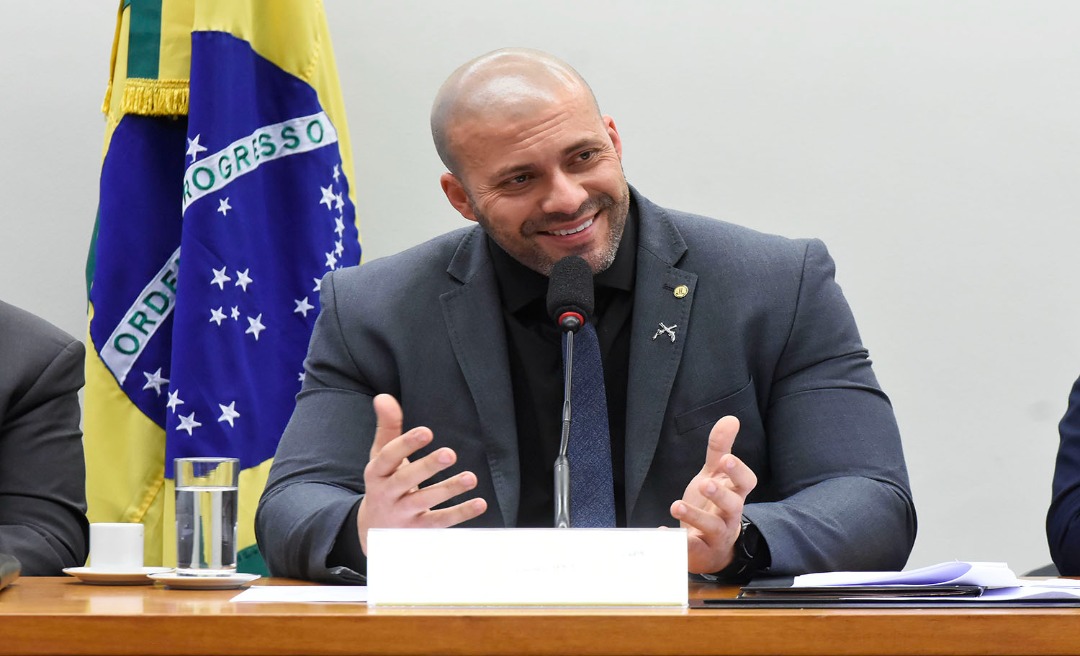 Após ordem do STF, Daniel Silveira é preso por violar uso de tornozeleira