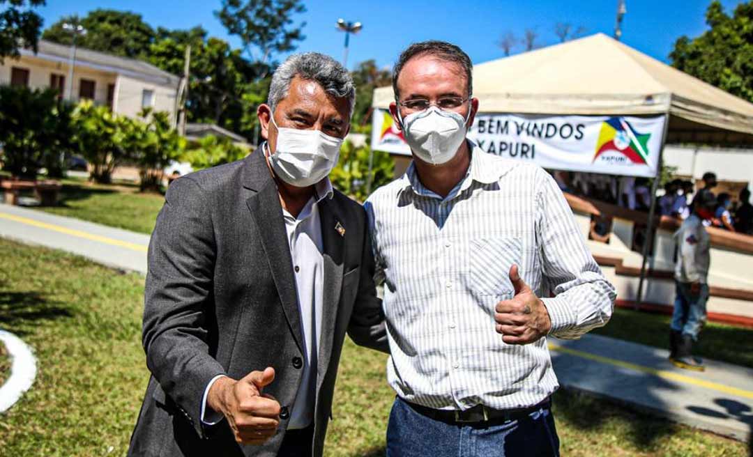 Leo de Brito e Bira Vasconcelos entregam Praça Getúlio Vargas revitalizada